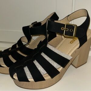 UNLISTED platform strappy sandal NWOT